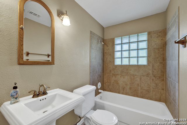 Image 20 of 70 For 642 Lakebreeze