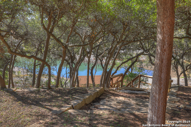 Image 43 of 70 For 642 Lakebreeze