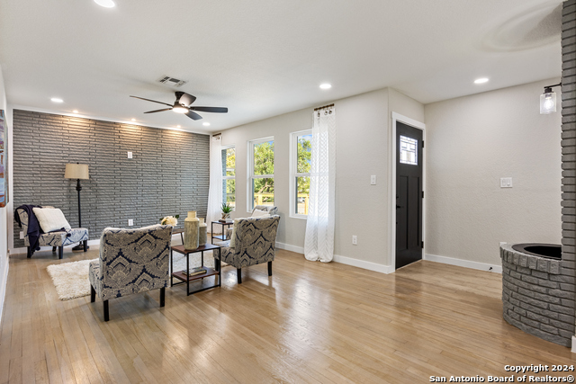 Image 5 of 26 For 207 Northaven