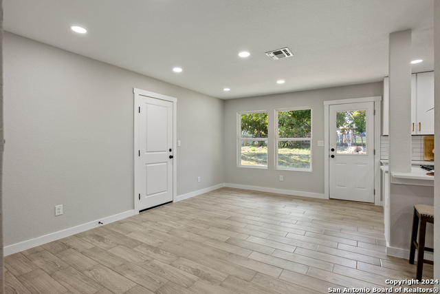 Image 9 of 26 For 207 Northaven