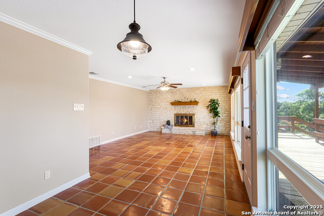 Image 10 of 49 For 890 Live Oak