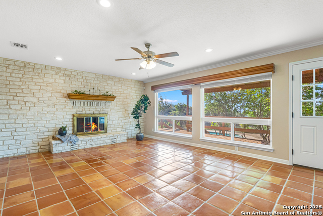 Image 12 of 49 For 890 Live Oak