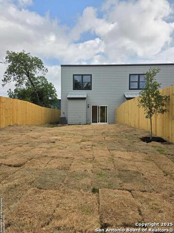 Listing photo id 40 for 1834 Montana 101