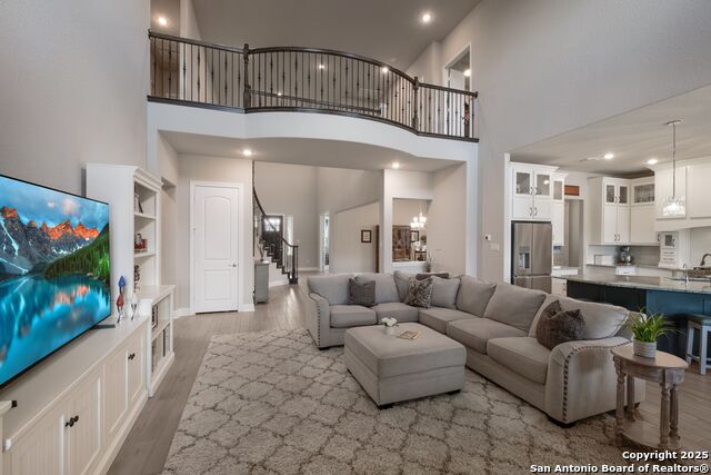Listing photo id 10 for 215 Madrone