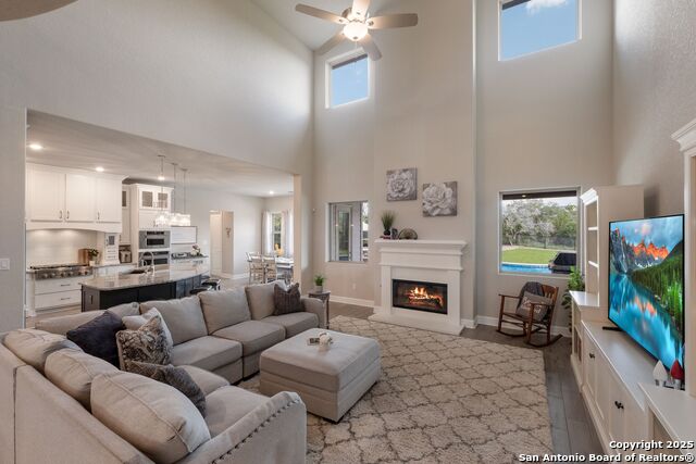 Listing photo id 11 for 215 Madrone