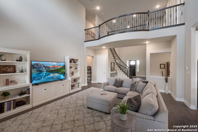 Listing photo id 13 for 215 Madrone