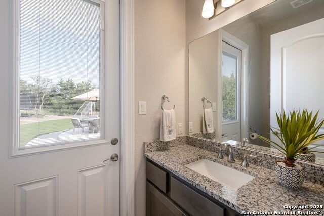 Listing photo id 21 for 215 Madrone