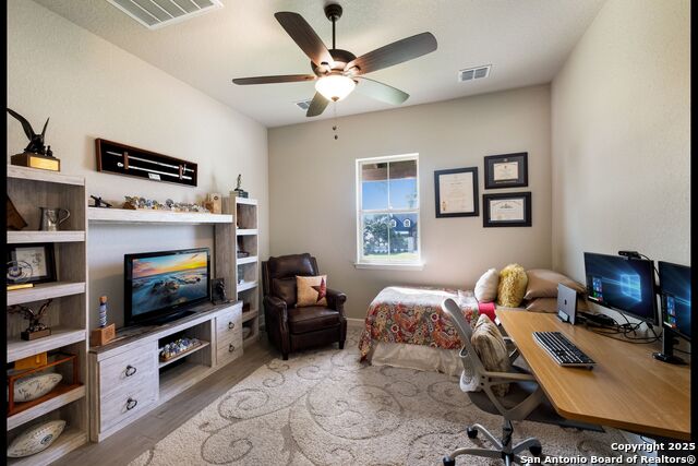 Listing photo id 38 for 215 Madrone