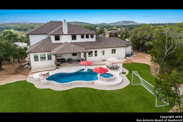 Listing photo id 40 for 215 Madrone
