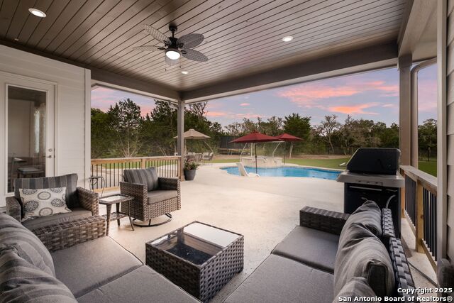 Listing photo id 3 for 215 Madrone