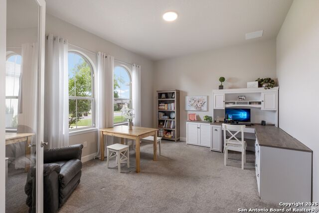 Listing photo id 7 for 215 Madrone