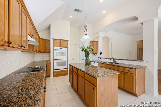 Listing photo id 5 for 5131 Ashton Audrey