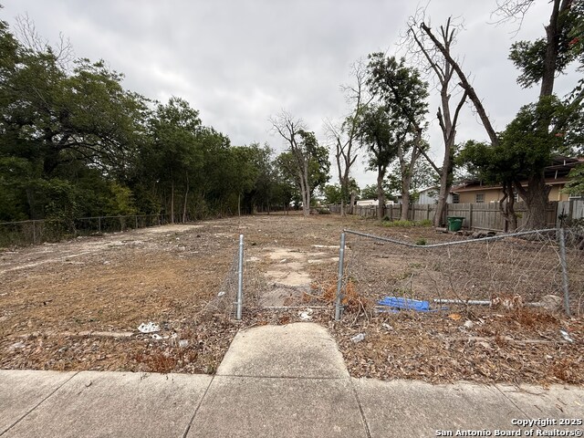 Image 2 of 10 For 610 Weinberg