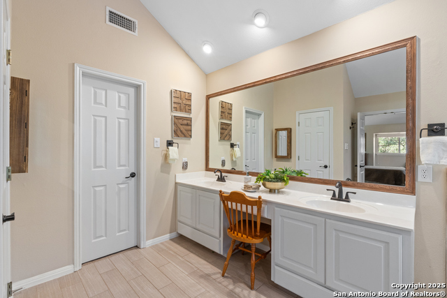 Image 26 of 47 For 18203 Newcliff