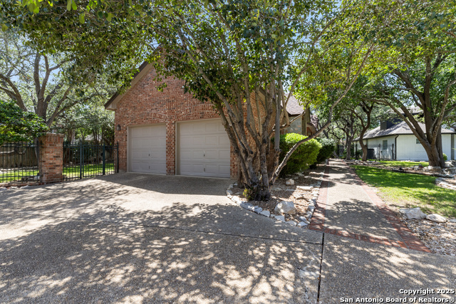 Image 4 of 47 For 18203 Newcliff