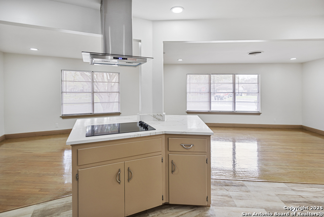 Image 10 of 30 For 351 Northridge