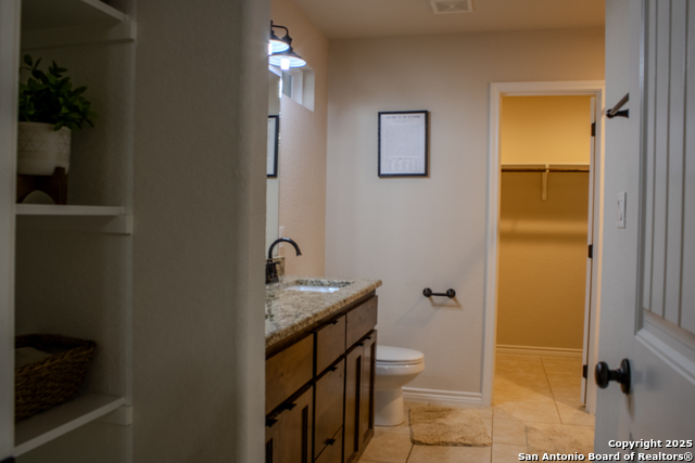 Listing photo id 12 for 2073 Robin Hood