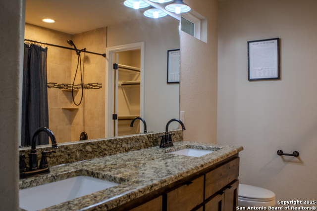 Listing photo id 13 for 2073 Robin Hood
