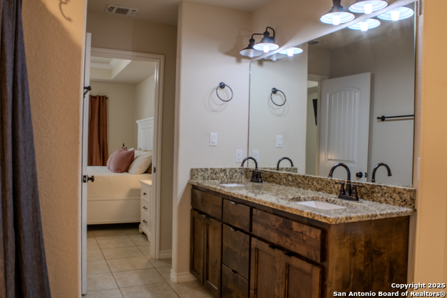 Listing photo id 14 for 2073 Robin Hood