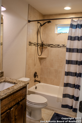 Listing photo id 17 for 2073 Robin Hood