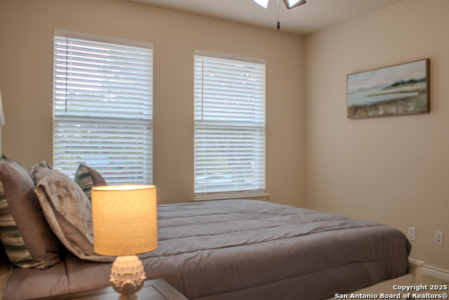 Listing photo id 18 for 2073 Robin Hood