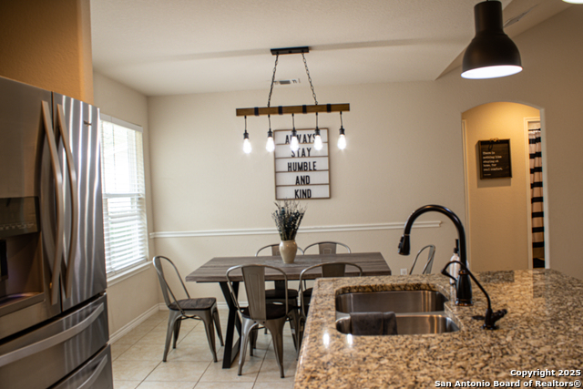 Listing photo id 4 for 2073 Robin Hood