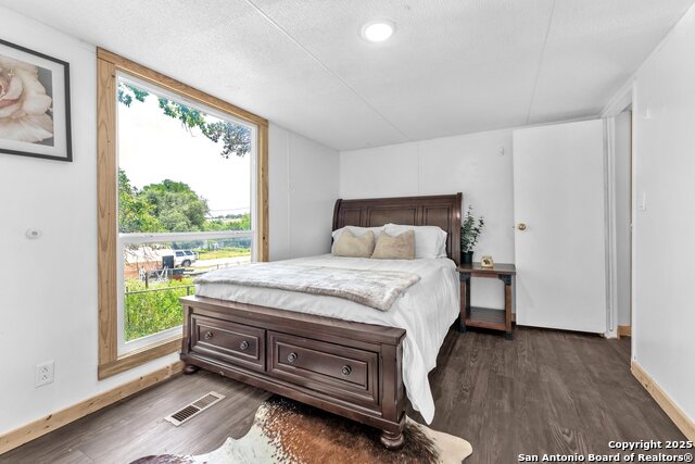 Image 11 of 20 For 337 Buckhorn Dr