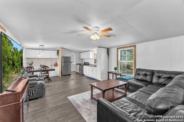 Image 3 of 20 For 337 Buckhorn Dr