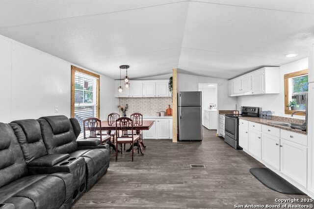 Image 4 of 20 For 337 Buckhorn Dr