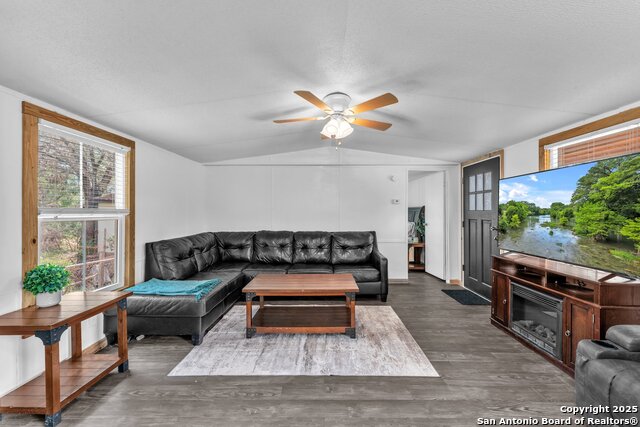 Image 5 of 20 For 337 Buckhorn Dr