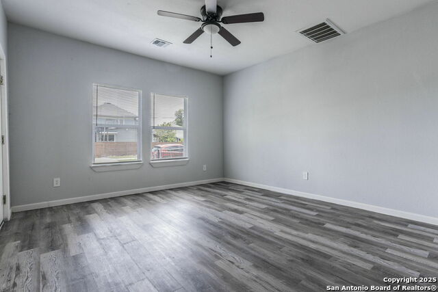 Listing photo id 8 for 539 Hicks