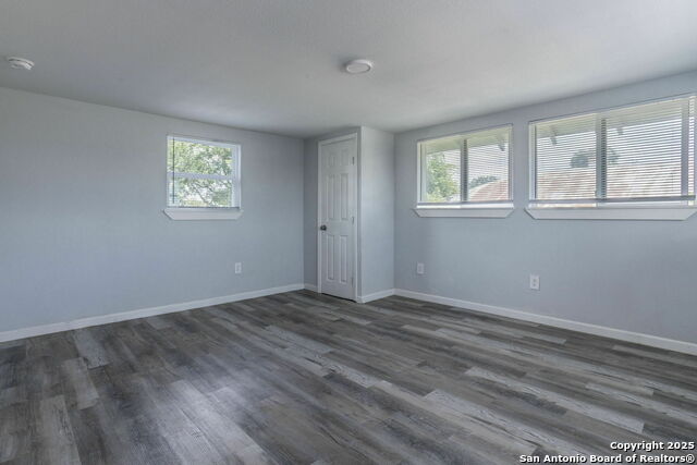 Listing photo id 24 for 539 Hicks