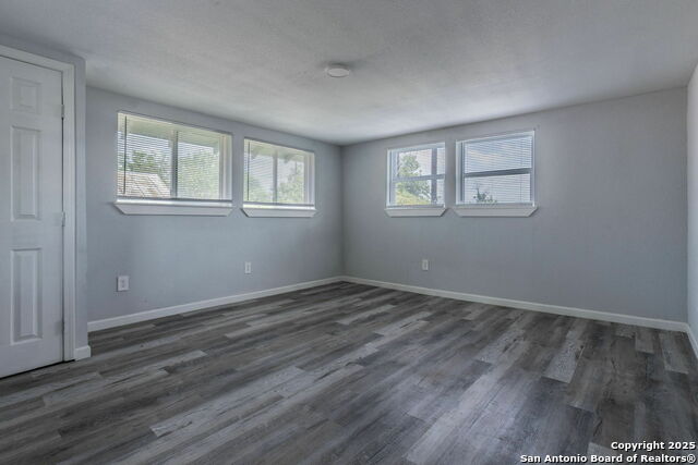 Listing photo id 25 for 539 Hicks