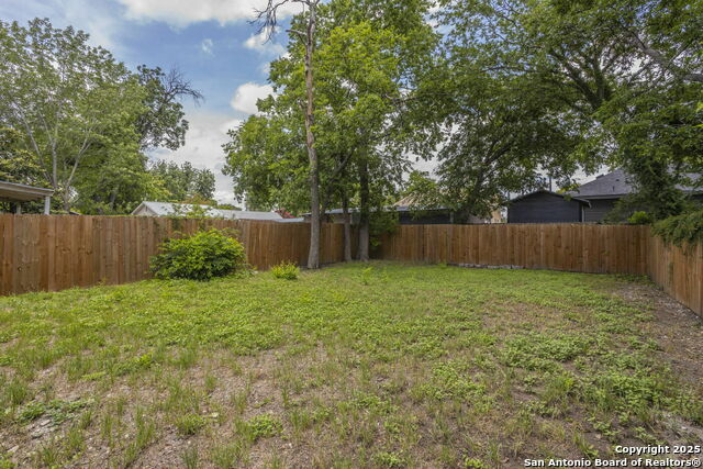 Listing photo id 26 for 539 Hicks