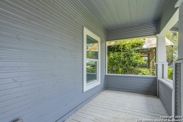 Listing photo id 1 for 539 Hicks