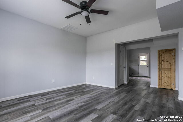 Listing photo id 5 for 539 Hicks