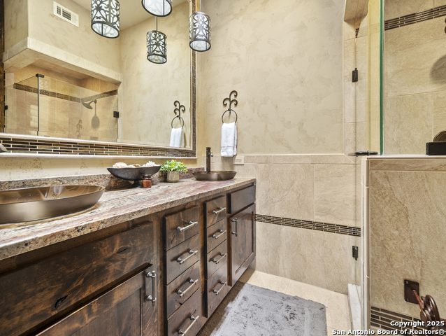 Image 14 of 28 For 1022 Navarro St.  404