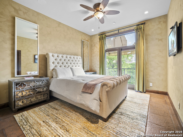 Image 19 of 28 For 1022 Navarro St.  404