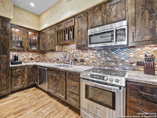 Image 2 of 28 For 1022 Navarro St.  404