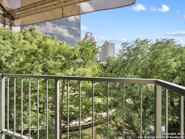 Image 20 of 28 For 1022 Navarro St.  404