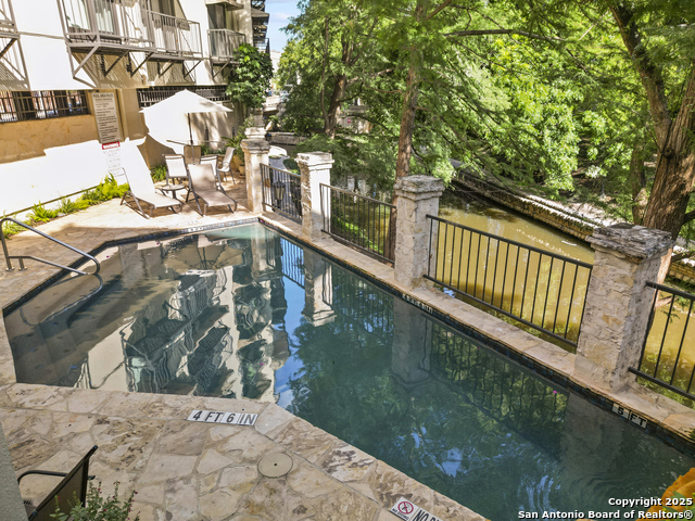 Image 22 of 28 For 1022 Navarro St.  404