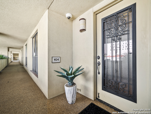Image 24 of 28 For 1022 Navarro St.  404