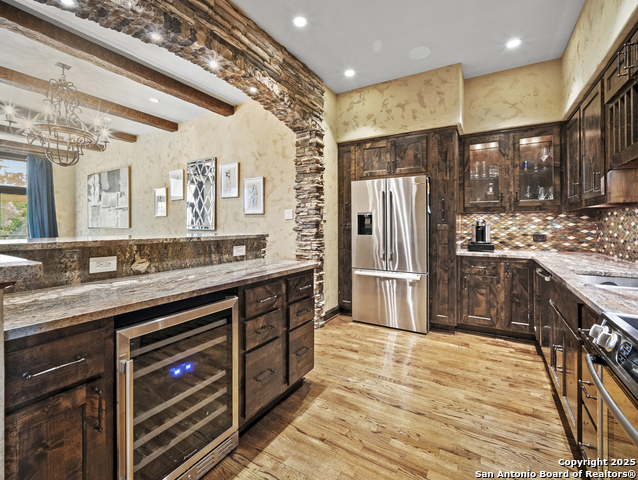 Image 4 of 28 For 1022 Navarro St.  404