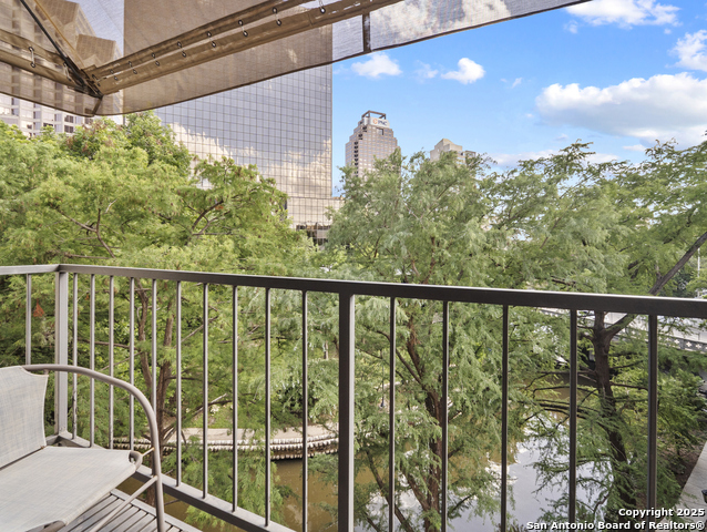 Image 8 of 28 For 1022 Navarro St.  404
