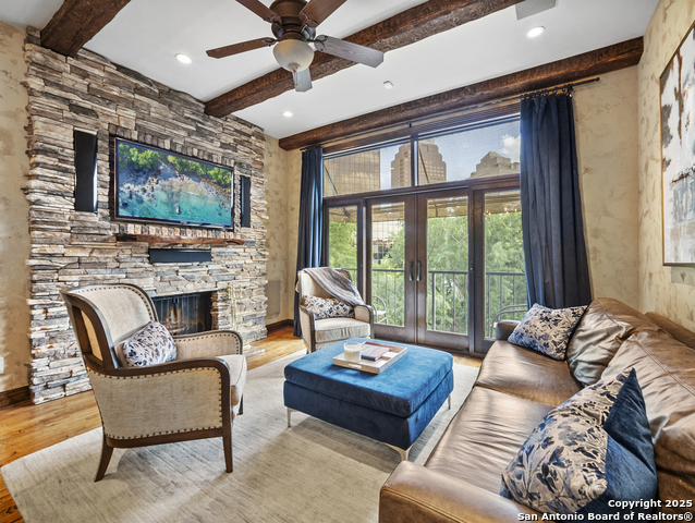 Image 9 of 28 For 1022 Navarro St.  404