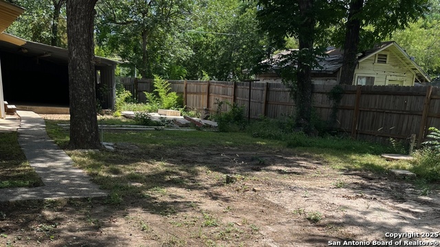 Image 18 of 23 For 519 Huisache E