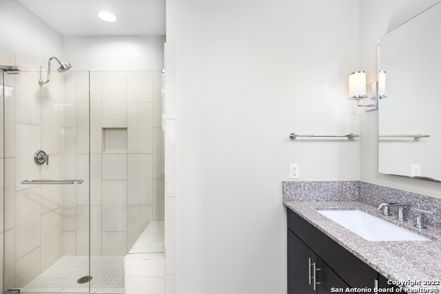 Image 16 of 17 For 610 Market  2716