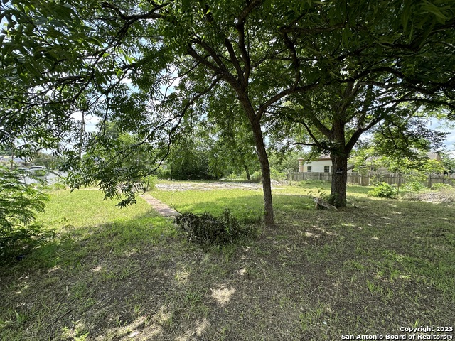 Image 6 of 10 For 1302 Division Ave