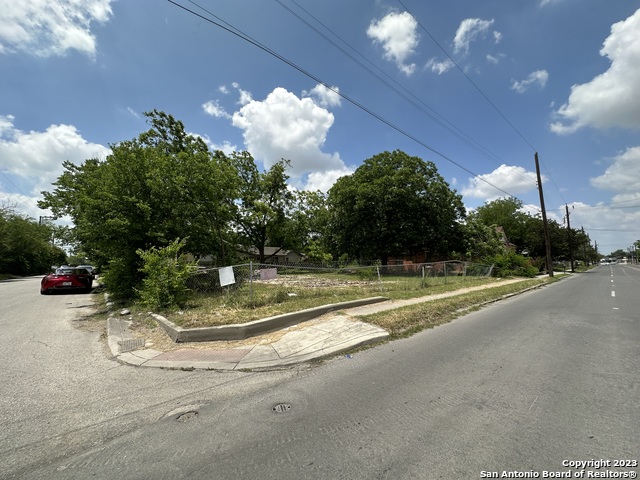 Image 9 of 10 For 1302 Division Ave