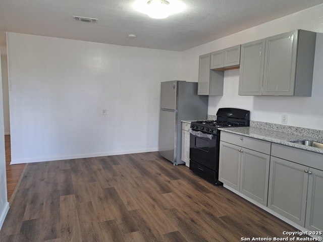 Image 2 of 7 For 4934 Alma Dr  2